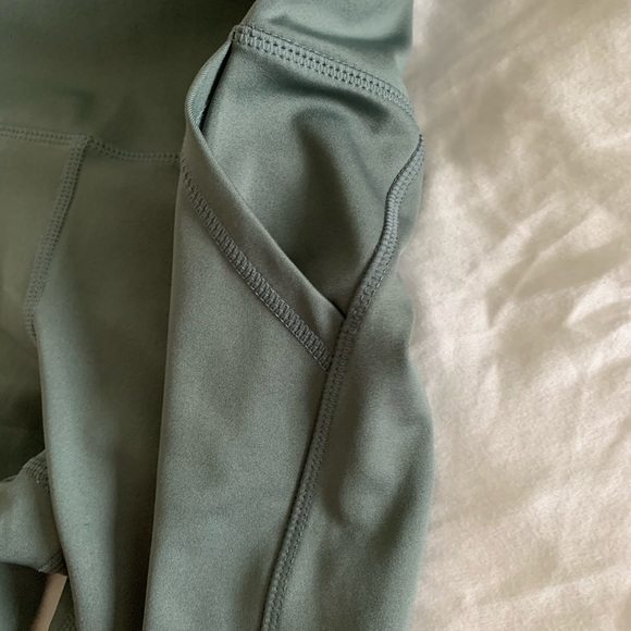 Women’s Workout Leggings - Picture 3 of 4